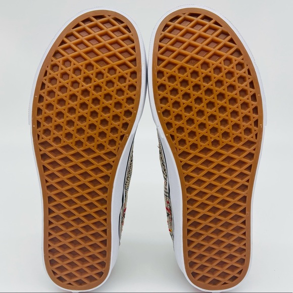 Classic Slip-On Vans - Picture 7 of 16